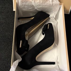 Michael Kors Delphine Suede Bow Pumps In Black and Gold